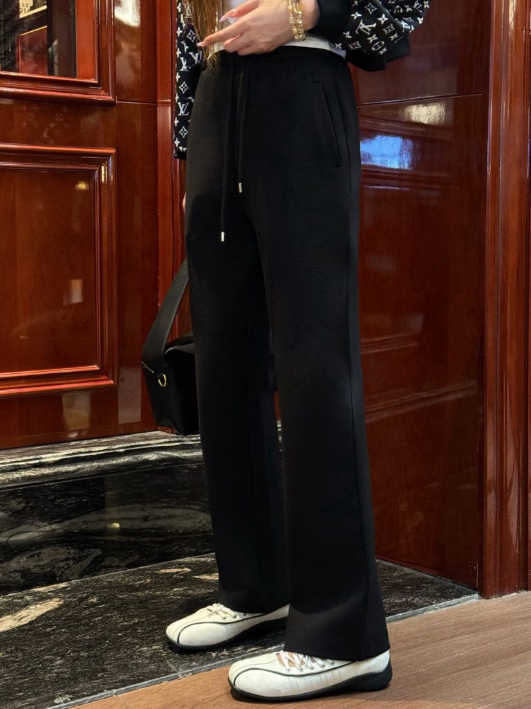 Louis VuittonLOUIS VUITTON ブランド フード付きスウェットジャケット 黒 2点セット おしゃれ 人気商品 - 画像 5