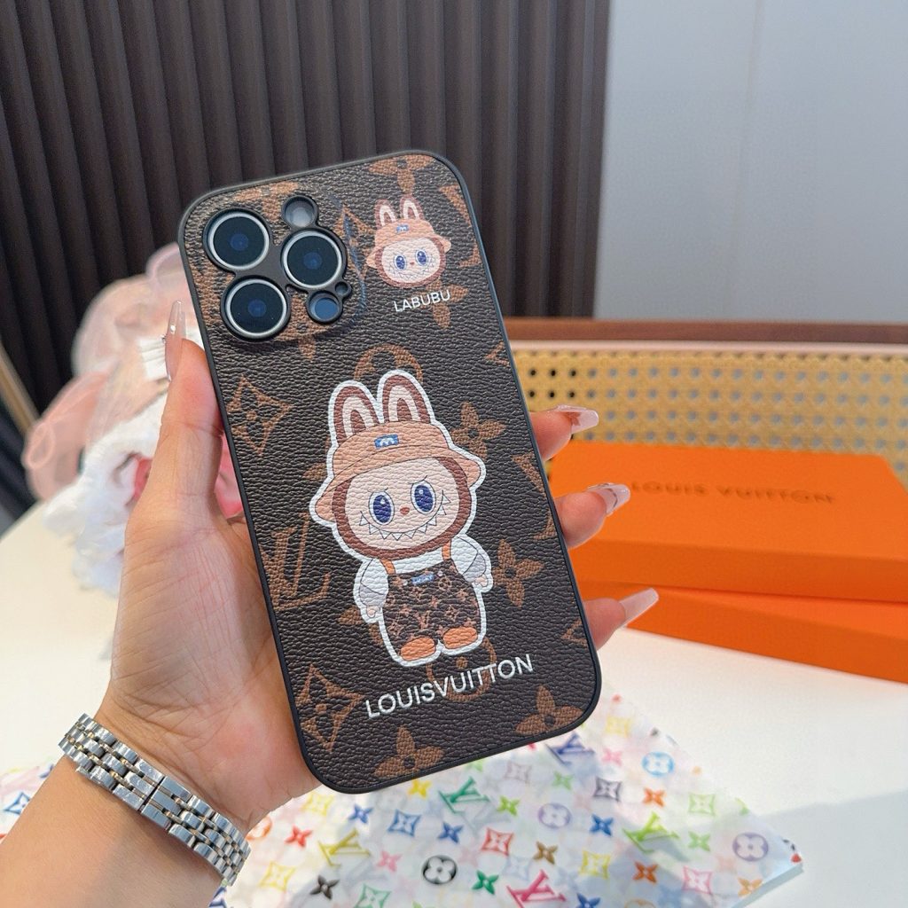 iPhoneケースルイ・ヴィトン×ラブブ手机壳 2色入 🐰 - 画像 2