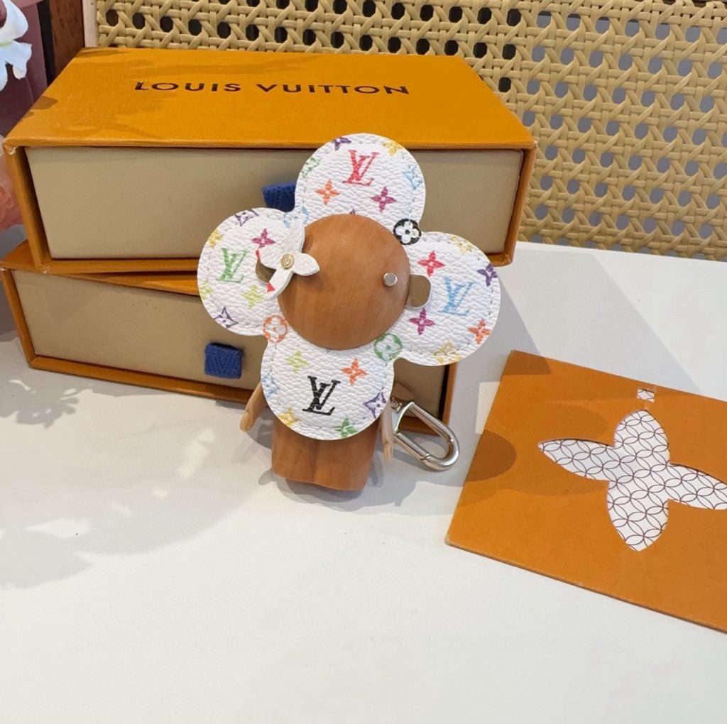 iPhoneケースルイヴィトン フラワー ロゴ チャーム 2色入 💐 - 画像 4