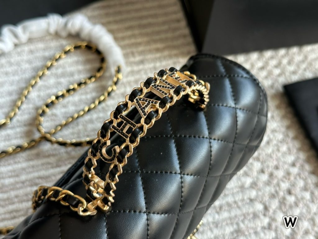 CHANEL ボリュームミニ マトラッセ ハンドバッグ 黒 1色 🖤 - 画像 2