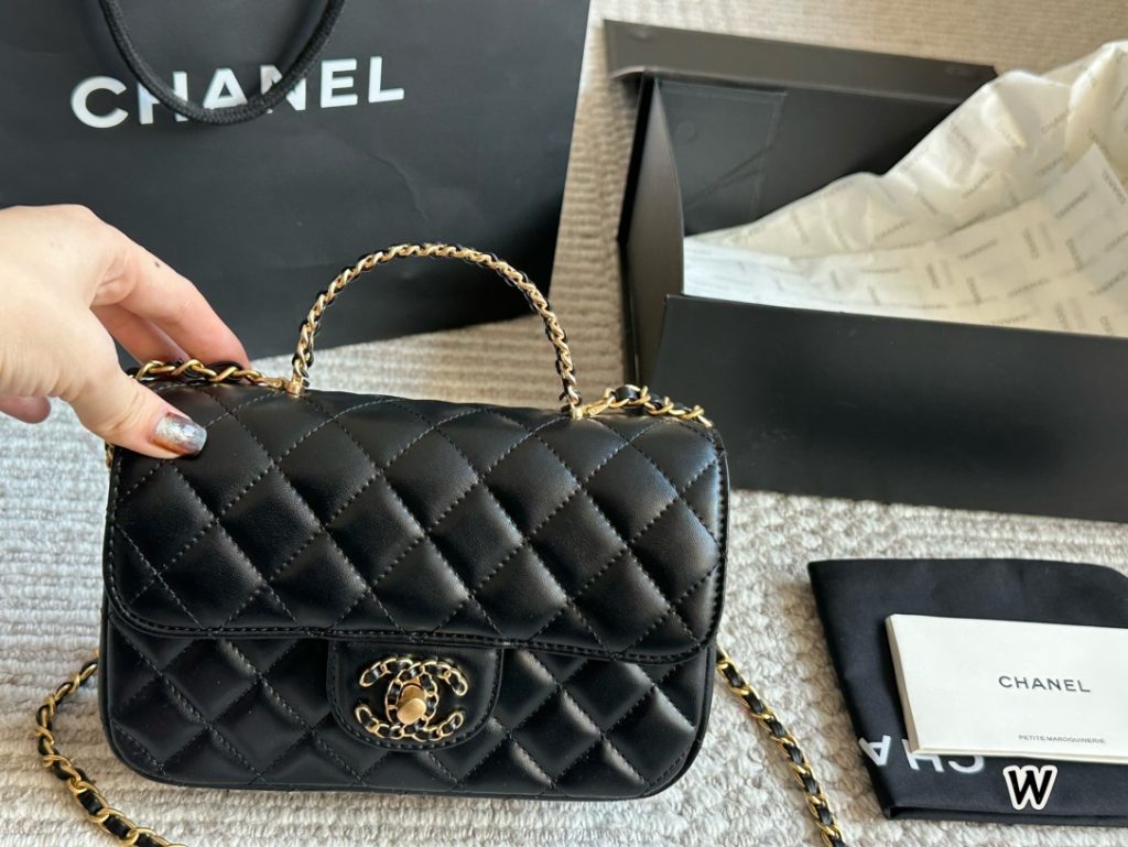 CHANEL ボリュームミニ マトラッセ ハンドバッグ 黒 1色 🖤 - 画像 5