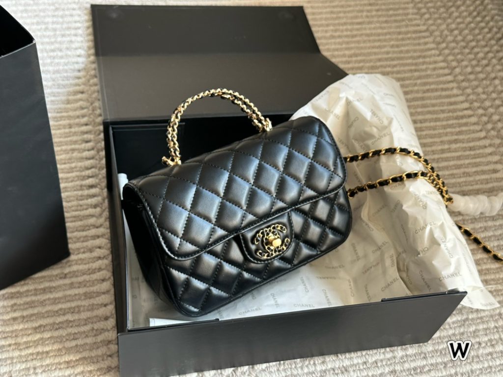CHANEL ボリュームミニ マトラッセ ハンドバッグ 黒 1色 🖤 - 画像 7