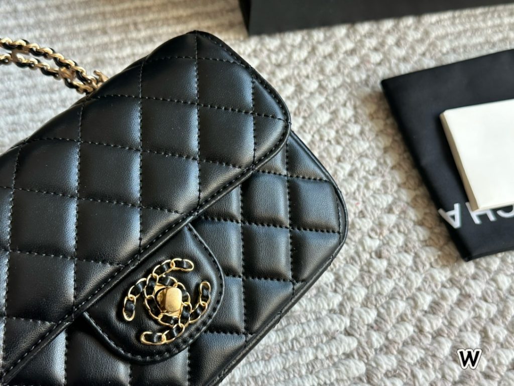 CHANEL ボリュームミニ マトラッセ ハンドバッグ 黒 1色 🖤 - 画像 8