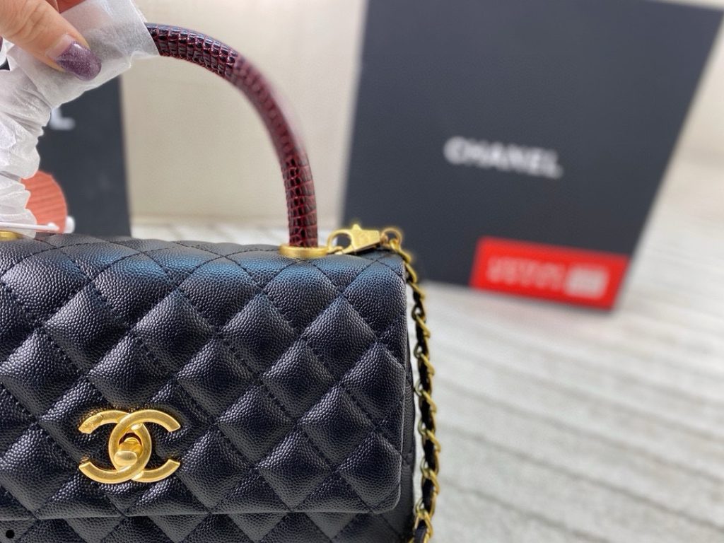 Chanel ハンドル付きハンドバッグ 黒 2WAYチェーン レザー 🖤 - 画像 2
