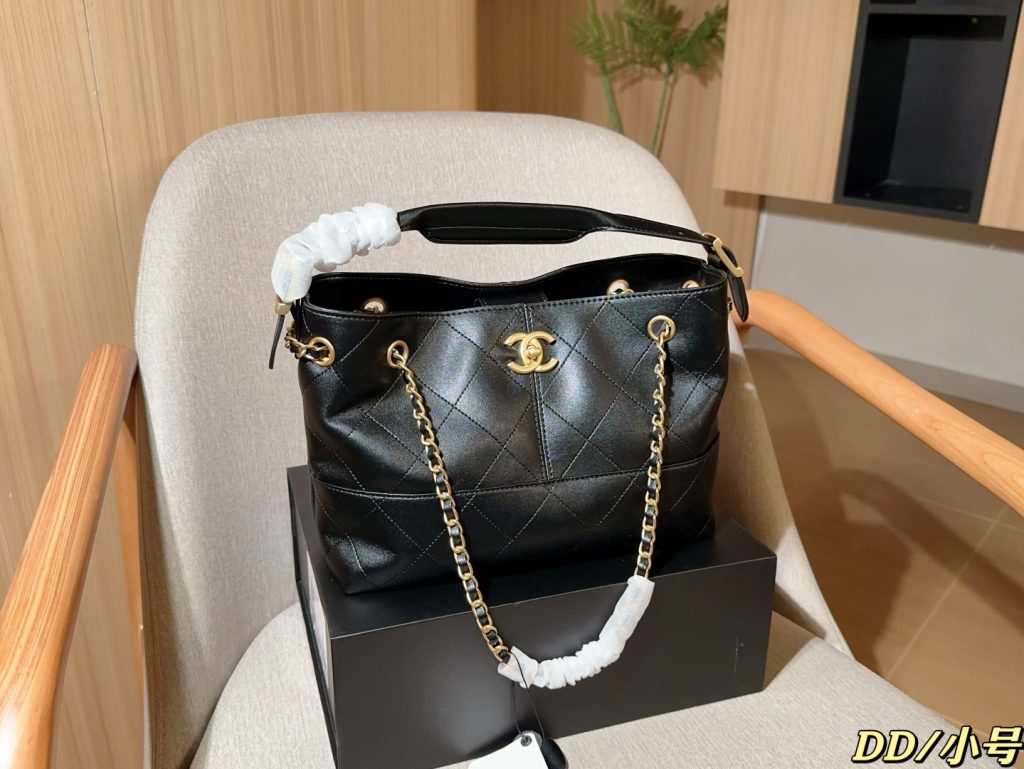 CHANELのハンドバッグを予算内で探す前に見るキャンバスのポイント