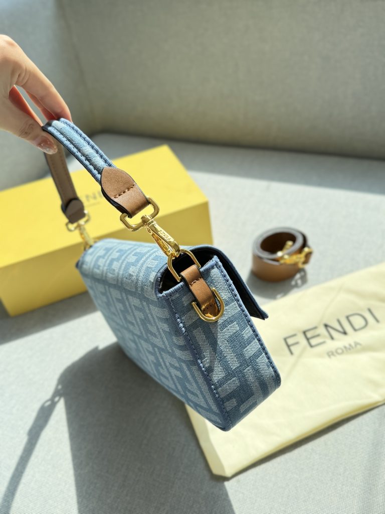 FENDI バゲット ブルー 27 ショルダーバッグ 💼 - 画像 2