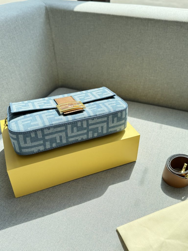FENDI バゲット ブルー 27 ショルダーバッグ 💼 - 画像 3
