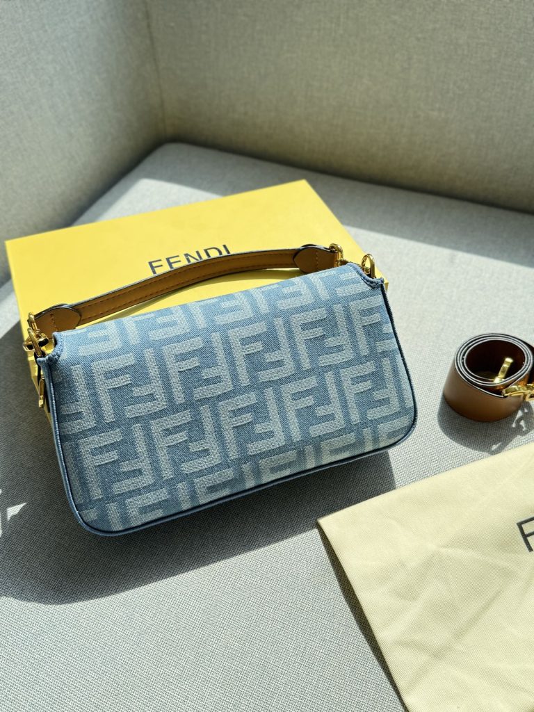 FENDI バゲット ブルー 27 ショルダーバッグ 💼 - 画像 6