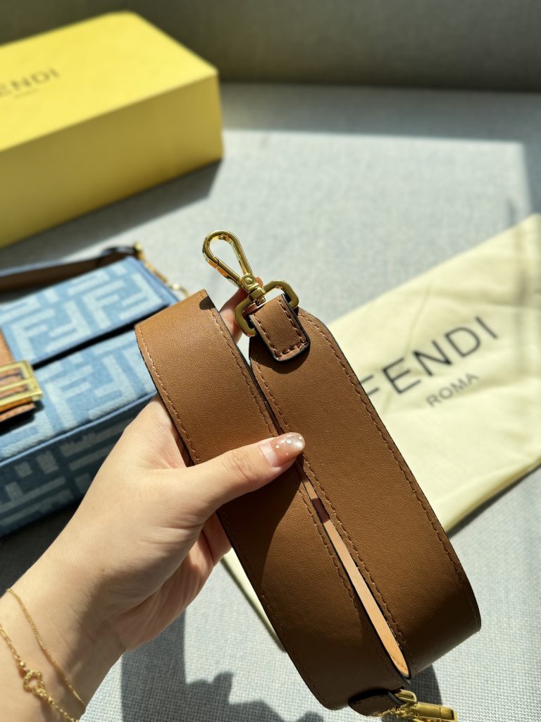 FENDI バゲット ブルー 27 ショルダーバッグ 💼 - 画像 7