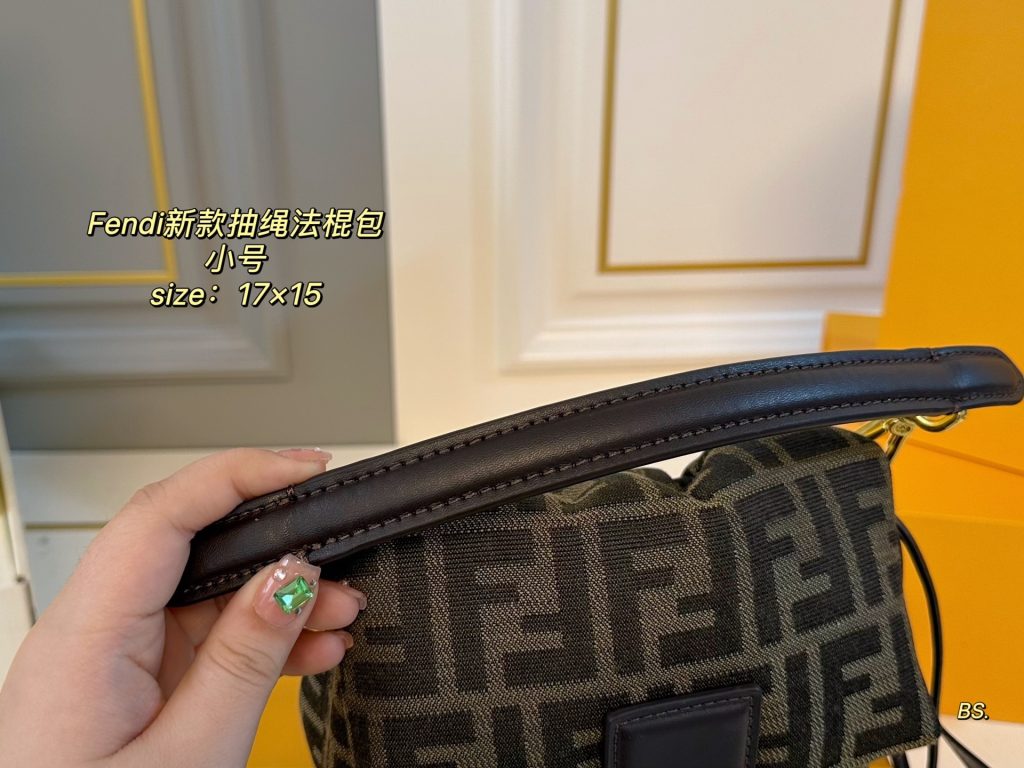 Fendi 新作 ブランド ポーチ ファンシー バッグ 17×15cm 🎩 - 画像 5