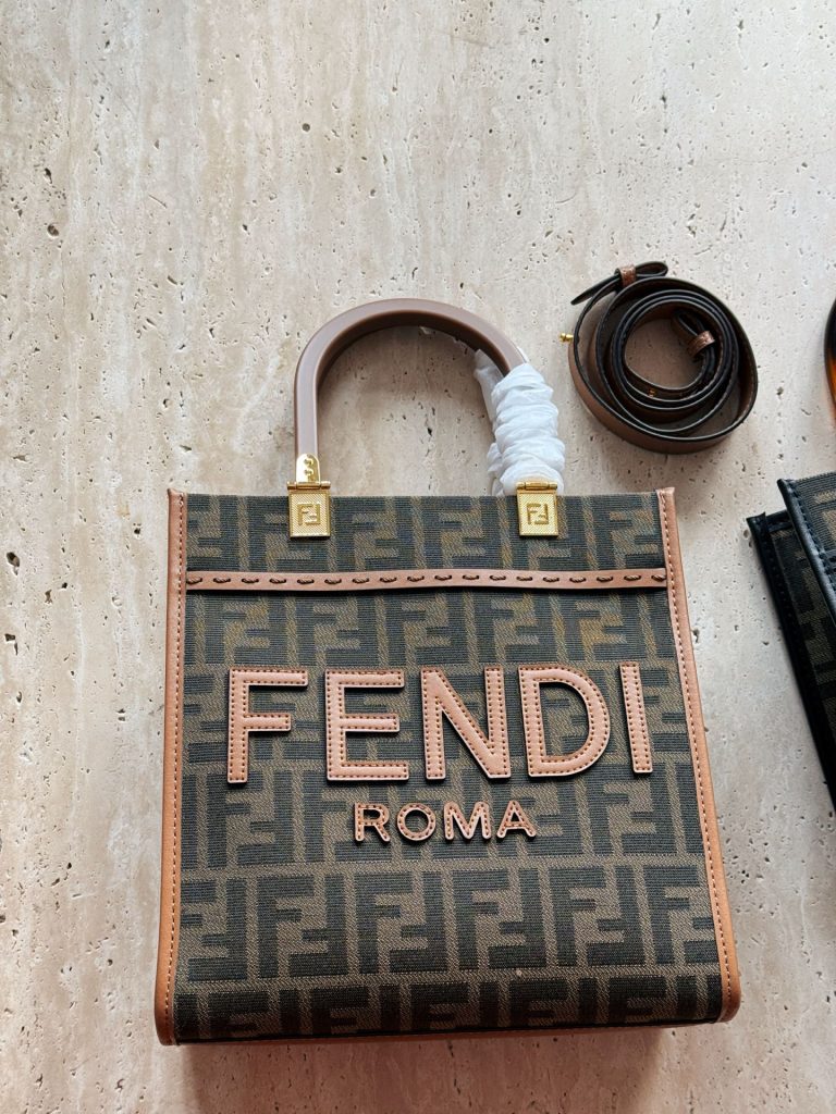 FENDI ロマ キャップトート 2色入 🖤✨ - 画像 2