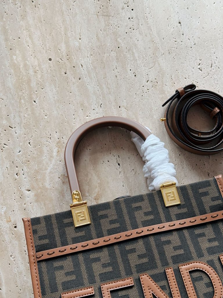 FENDI ロマ キャップトート 2色入 🖤✨ - 画像 3
