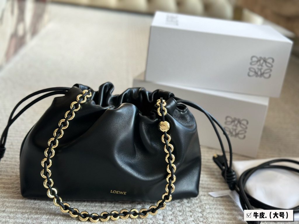 LOEWE ブラック チェーンショルダー バッグ 2サイズ - 画像 2