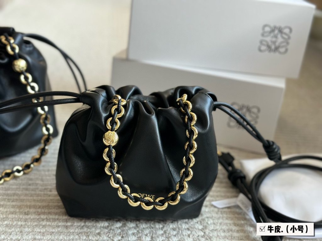 LOEWE ブラック チェーンショルダー バッグ 2サイズ - 画像 3