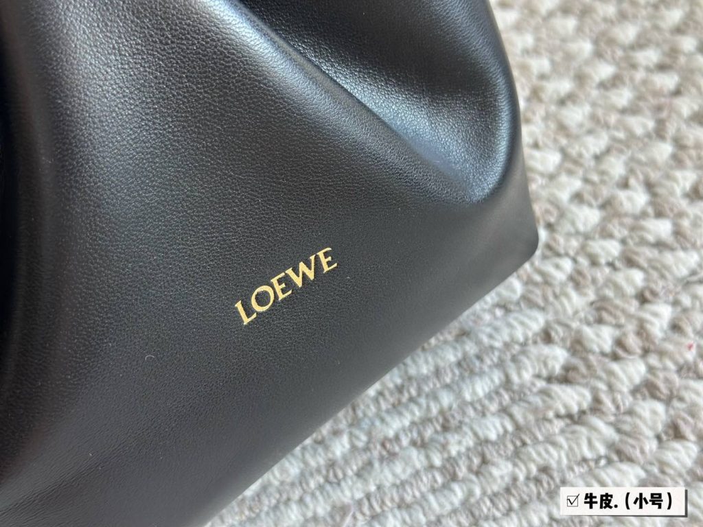 LOEWE ブラック チェーンショルダー バッグ 2サイズ - 画像 5