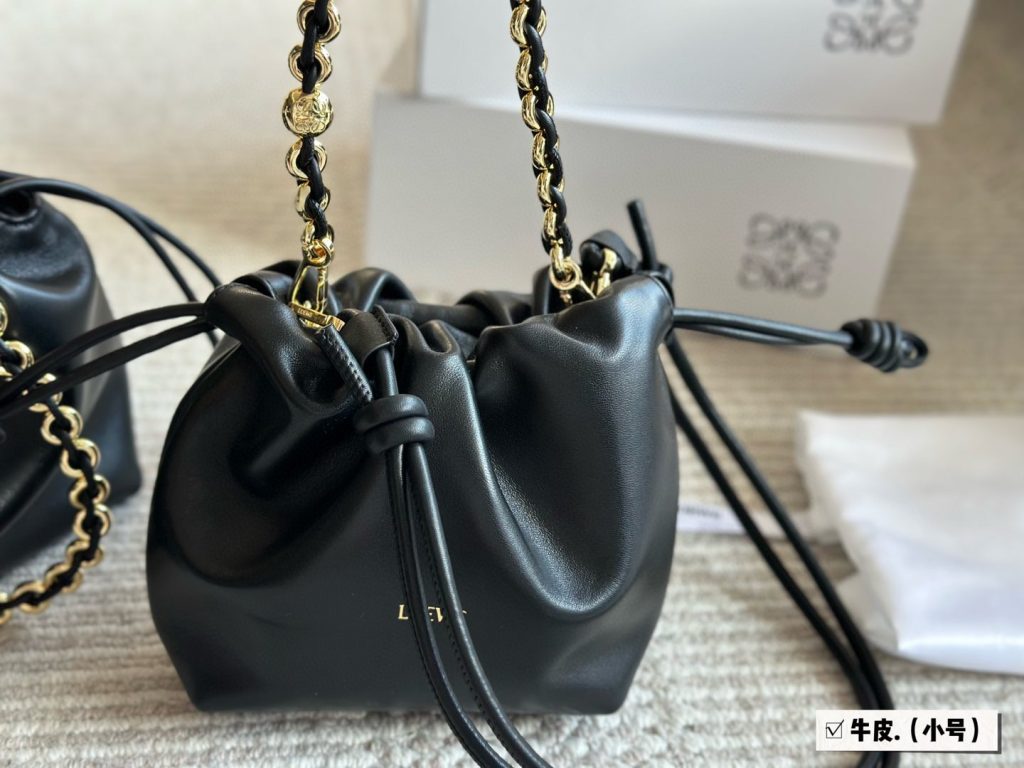LOEWE ブラック チェーンショルダー バッグ 2サイズ - 画像 8