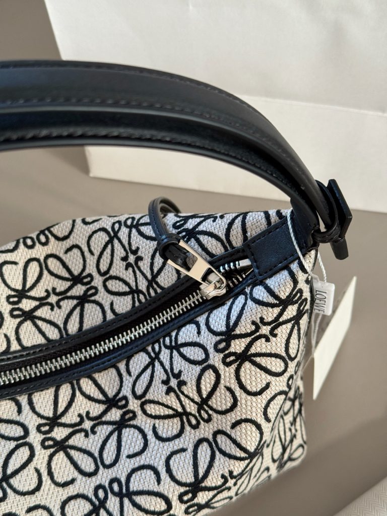 Loewe CUBI バッグ ブラック×ベージュ ロゴ柄 2wayハンドバッグ 🖤 - 画像 5