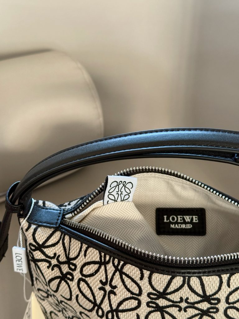 Loewe CUBI バッグ ブラック×ベージュ ロゴ柄 2wayハンドバッグ 🖤 - 画像 8