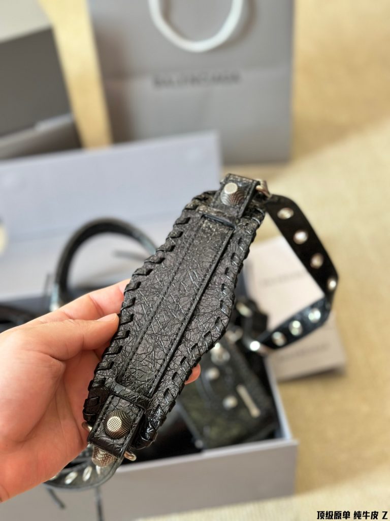 BALENCIAGA バレンシアガ ミニショルダーバッグ 黒 1色入 🖤 - 画像 5