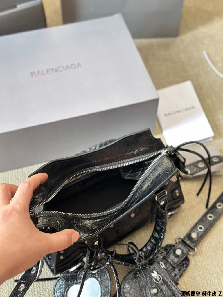 BALENCIAGA バレンシアガ ミニショルダーバッグ 黒 1色入 🖤 - 画像 8