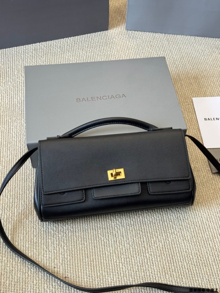 バレンシアガ ブリーフバッグ ブラック 1色入 💼 - 画像 2