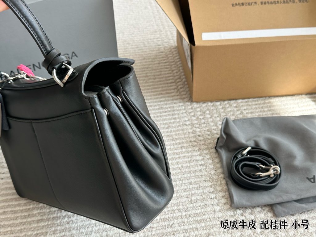 BALenciaga バッグ 黒 4色入 💼 - 画像 3
