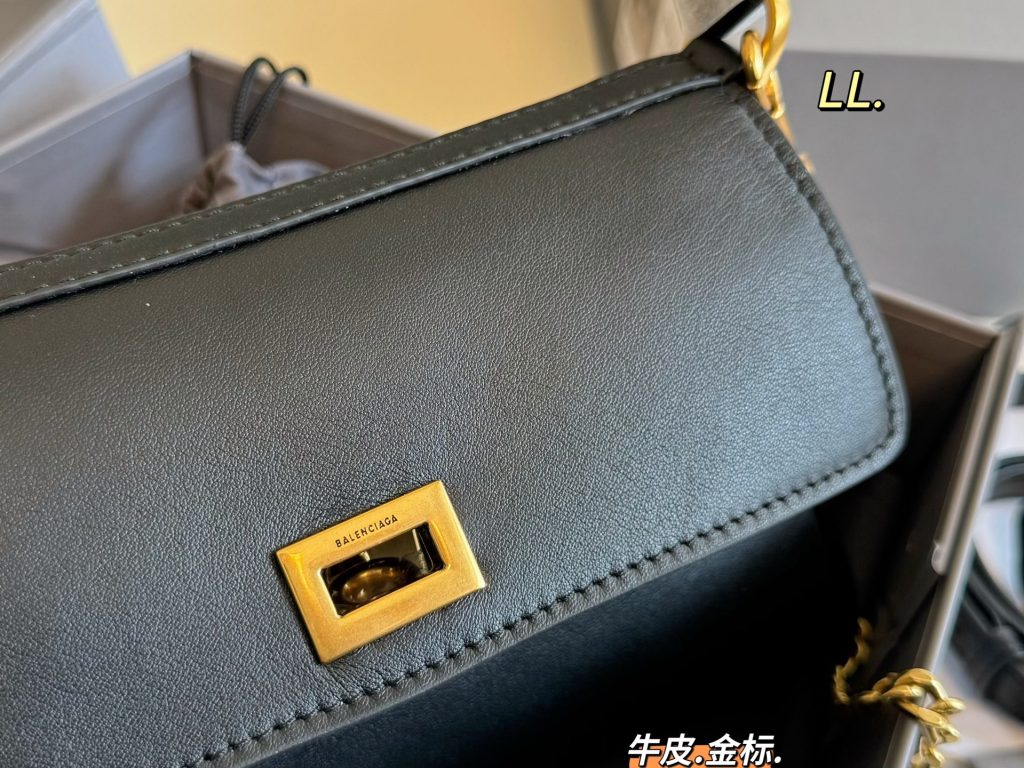 バレンシアガ ミニショルダーバッグ 黒 金具 レザー 4色入 🖤 - 画像 4