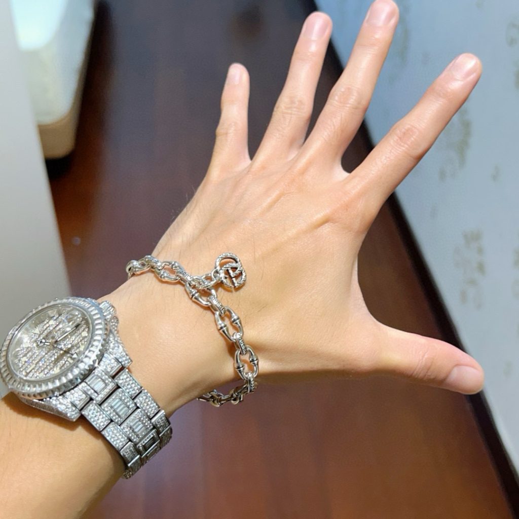 グッチ ブレスレット メンズ 銀色 シルバートーン 二重構造 高級感 時計と合わせやすい 💎 - 画像 3