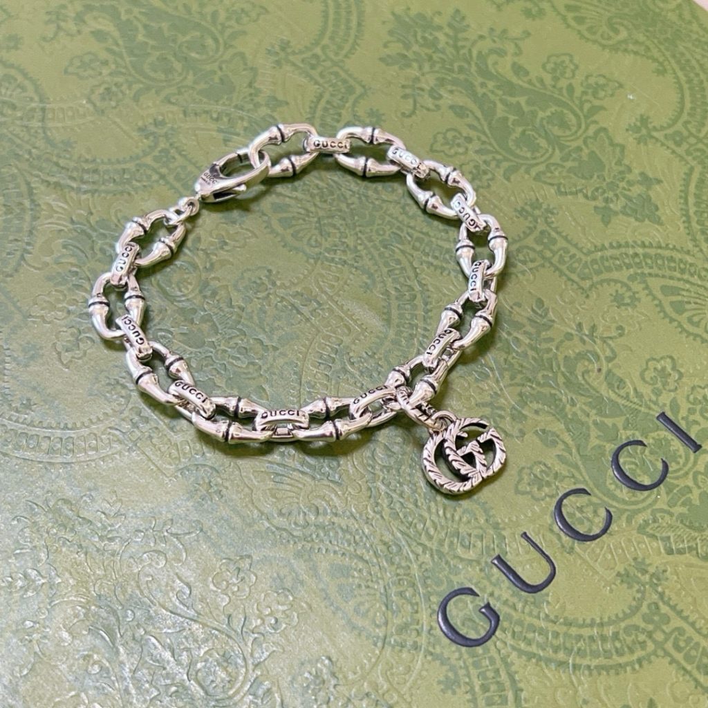グッチ ブレスレット メンズ 銀色 シルバートーン 二重構造 高級感 時計と合わせやすい 💎 - 画像 4