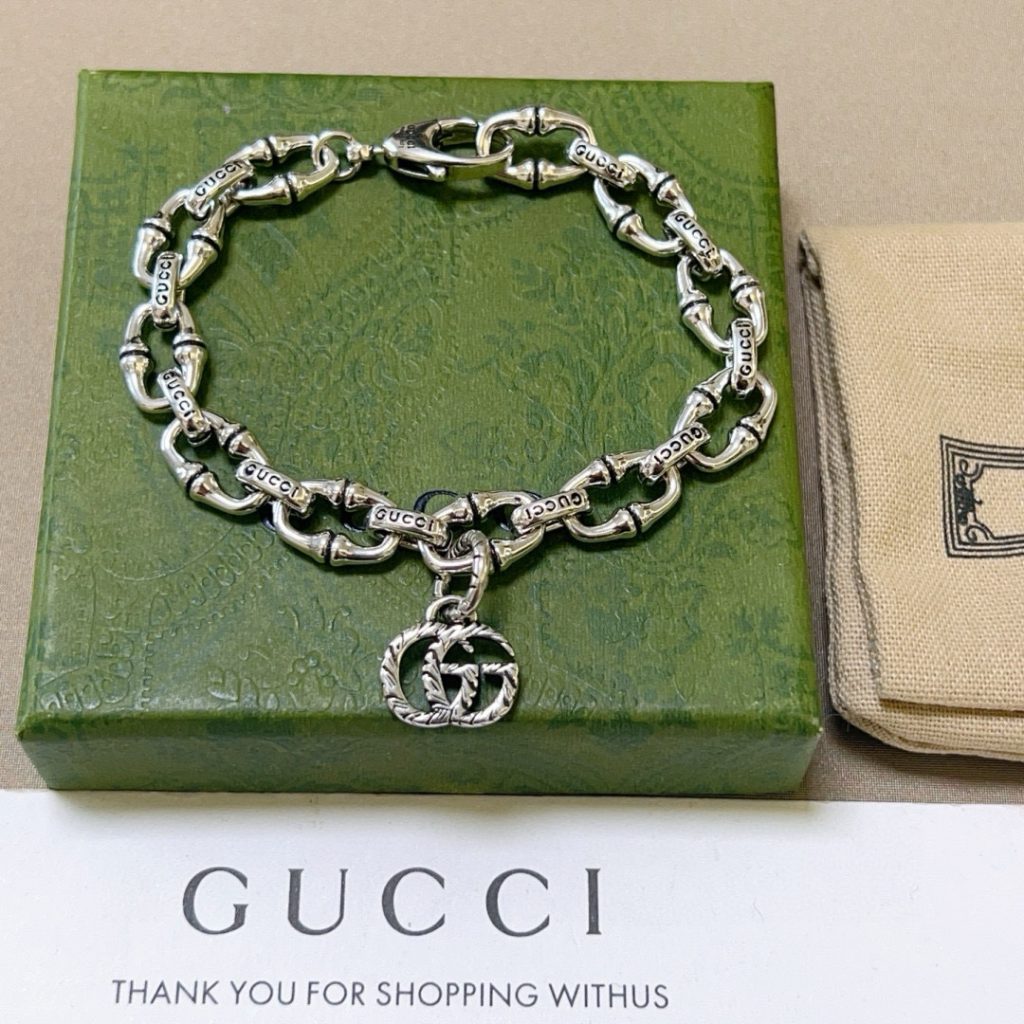 グッチ ブレスレット メンズ 銀色 シルバートーン 二重構造 高級感 時計と合わせやすい 💎 - 画像 5