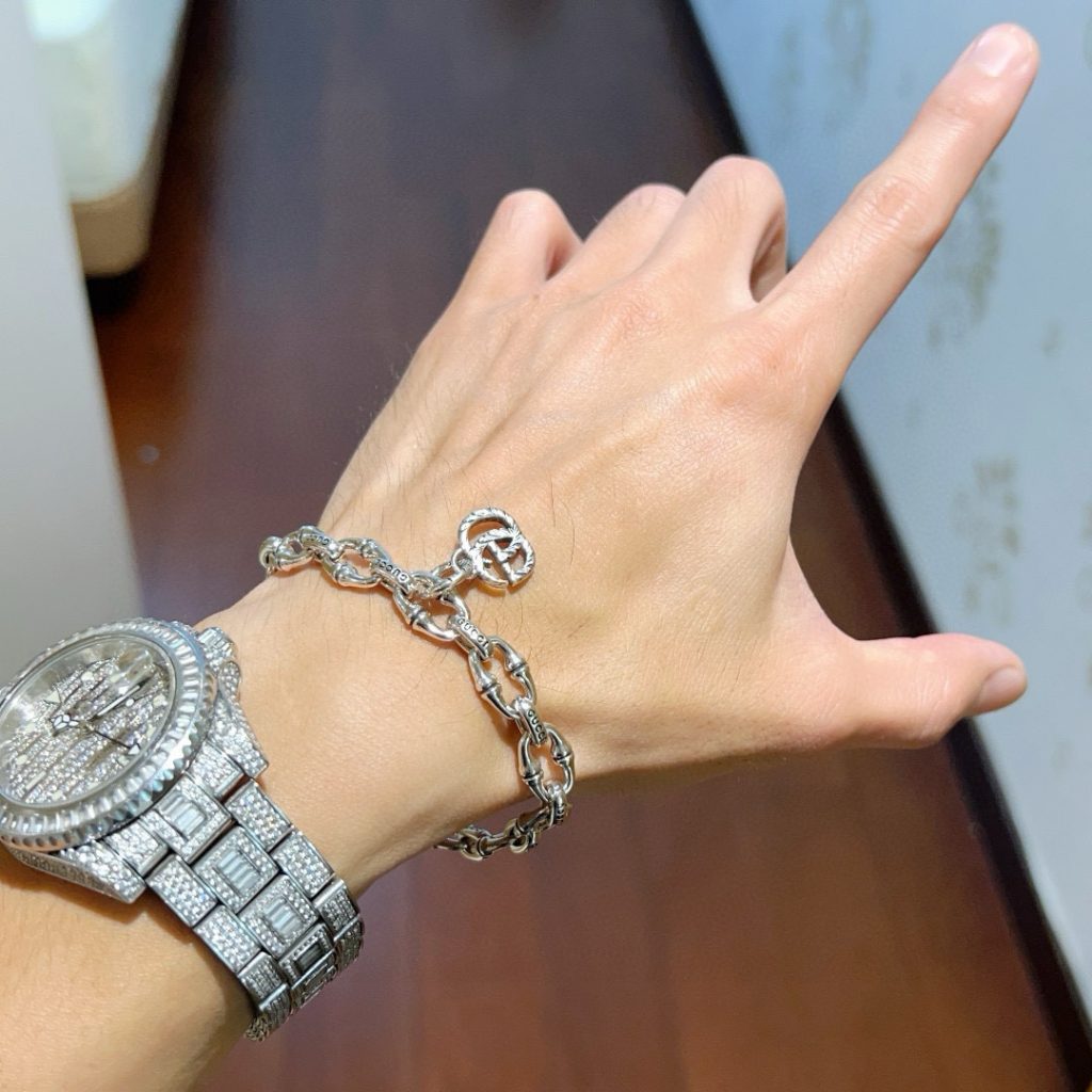グッチ ブレスレット メンズ 銀色 シルバートーン 二重構造 高級感 時計と合わせやすい 💎 - 画像 6