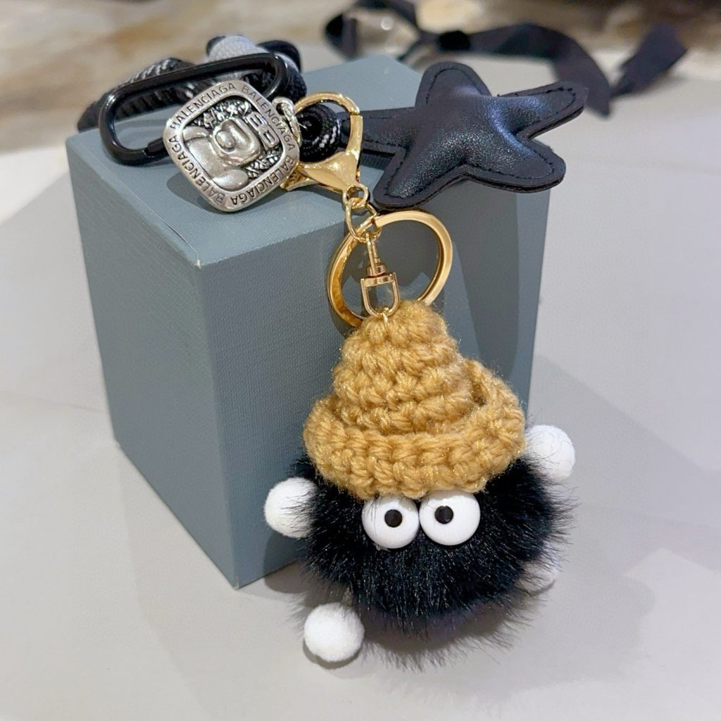 BALENCIAGA ポムポムキーホルダー かわいい 2色入 🐾 - 画像 3