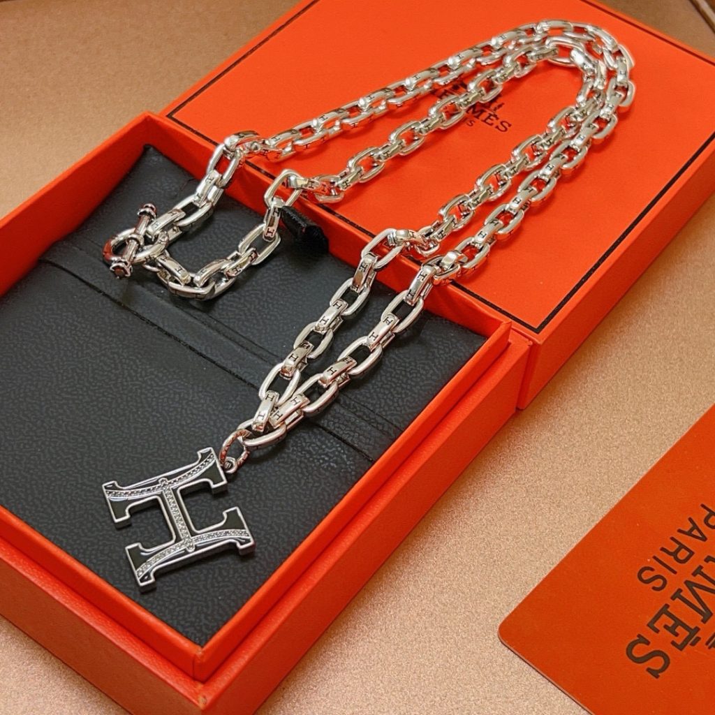 エレガントな HERMES ネックレス メンズ シルバー 1色入 💎 - 画像 4