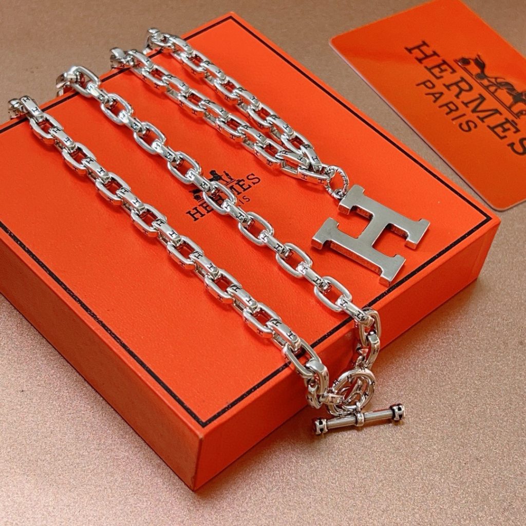 エレガントな HERMES ネックレス メンズ シルバー 1色入 💎 - 画像 8
