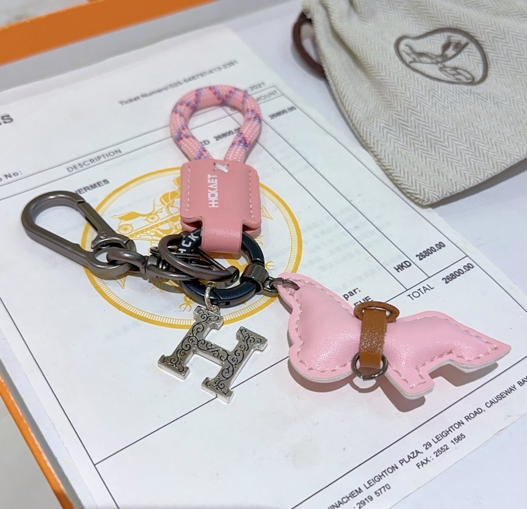 エレガントな HERMES ロゴキーチェーン ピンク 3色入 🐎 - 画像 2