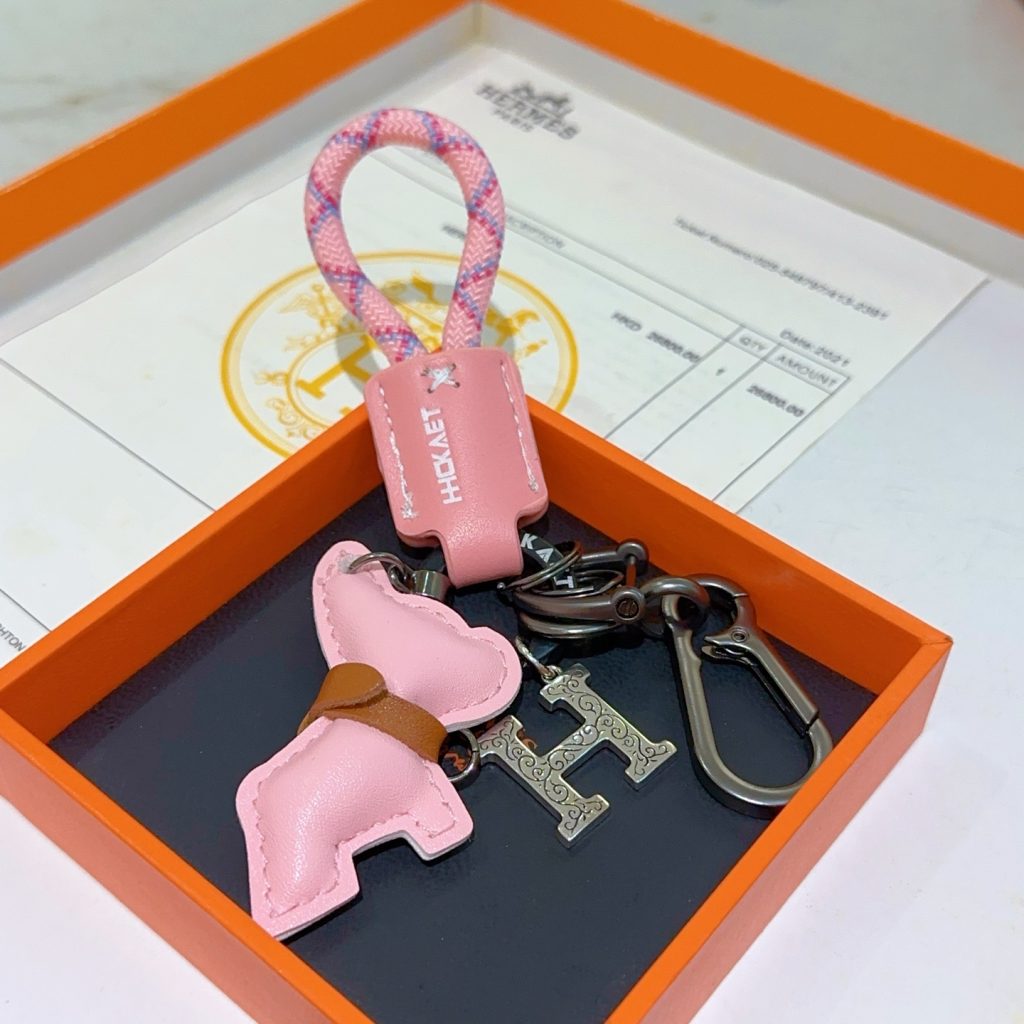 エレガントな HERMES ロゴキーチェーン ピンク 3色入 🐎 - 画像 3