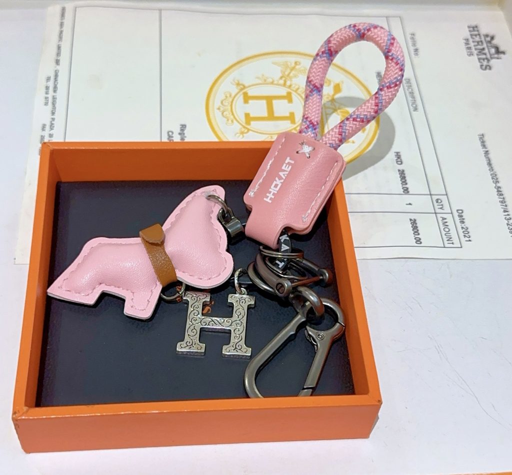 エレガントな HERMES ロゴキーチェーン ピンク 3色入 🐎 - 画像 4