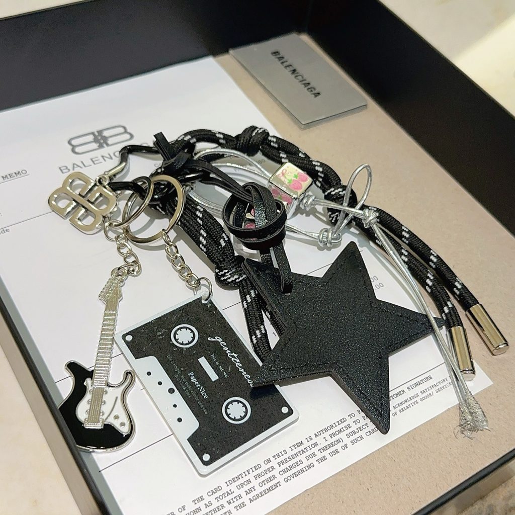 BALENCIAGA キーリング 6個セット ブラック 韓国風デザイン 🎸 - 画像 5