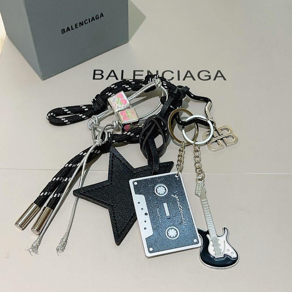 BALENCIAGA キーリング 6個セット ブラック 韓国風デザイン 🎸 - 画像 6