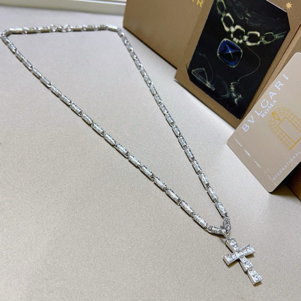 BVLGARI ネックレス クロス 2色入 💎 - 画像 4