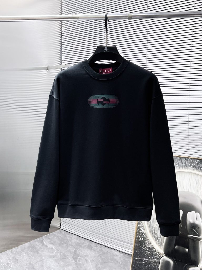 街歩きで使いやすいGucciのシャツを写真で確認