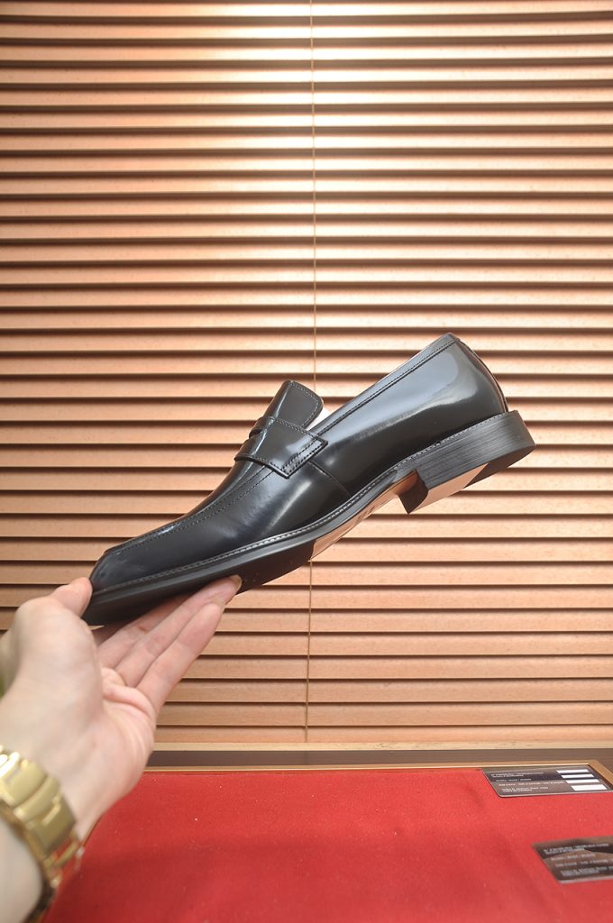 GUCCI メンズ ローファー 黒 41 本革 イタリア製 2色入 🥾 - 画像 5