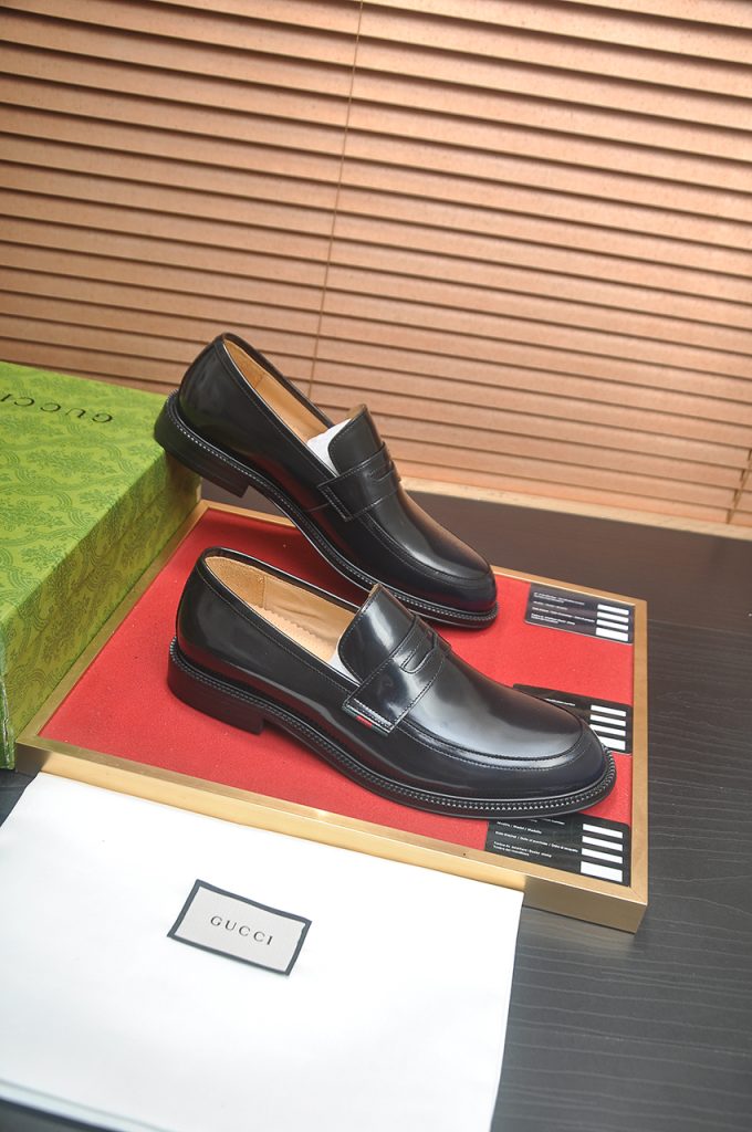 GUCCI メンズ ローファー 黒 41 本革 イタリア製 2色入 🥾 - 画像 6