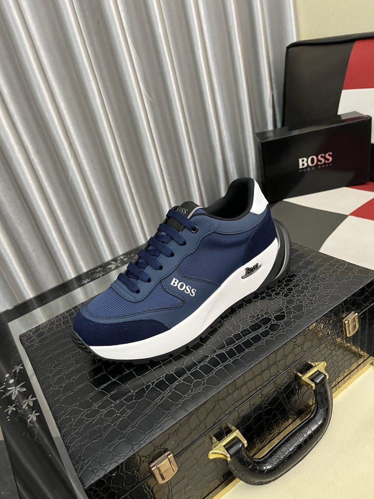 HUGO BOSS ブルーメッシュスニーカーを写真で見る色とソールの印象