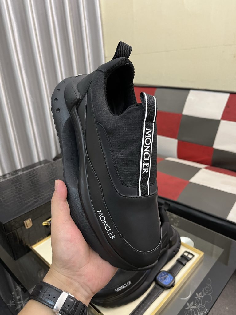 モノクレ メンズスニーカー 黒 ロゴ付き 簡単に履けるスリッポン イタリア製 🖤 - 画像 4