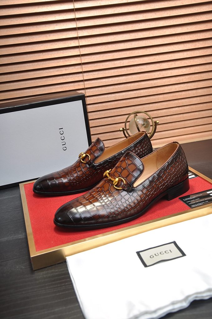 GUCCI メンズ ローファー 本革 本革 クロコダイル柄 ブラウン 金具付き 靴 🐊 - 画像 3