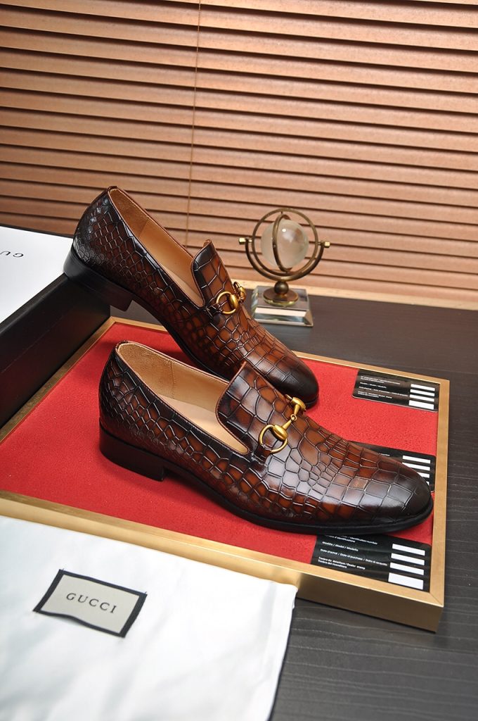 GUCCI メンズ ローファー 本革 本革 クロコダイル柄 ブラウン 金具付き 靴 🐊 - 画像 6