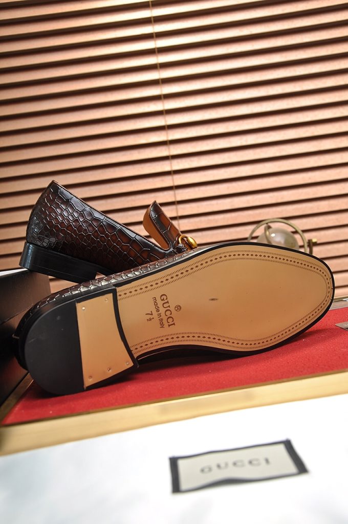 GUCCI メンズ ローファー 本革 本革 クロコダイル柄 ブラウン 金具付き 靴 🐊 - 画像 7
