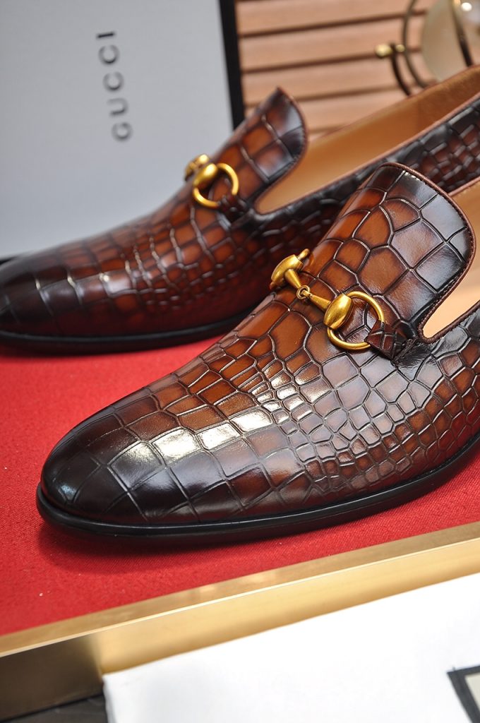 GUCCI メンズ ローファー 本革 本革 クロコダイル柄 ブラウン 金具付き 靴 🐊 - 画像 8