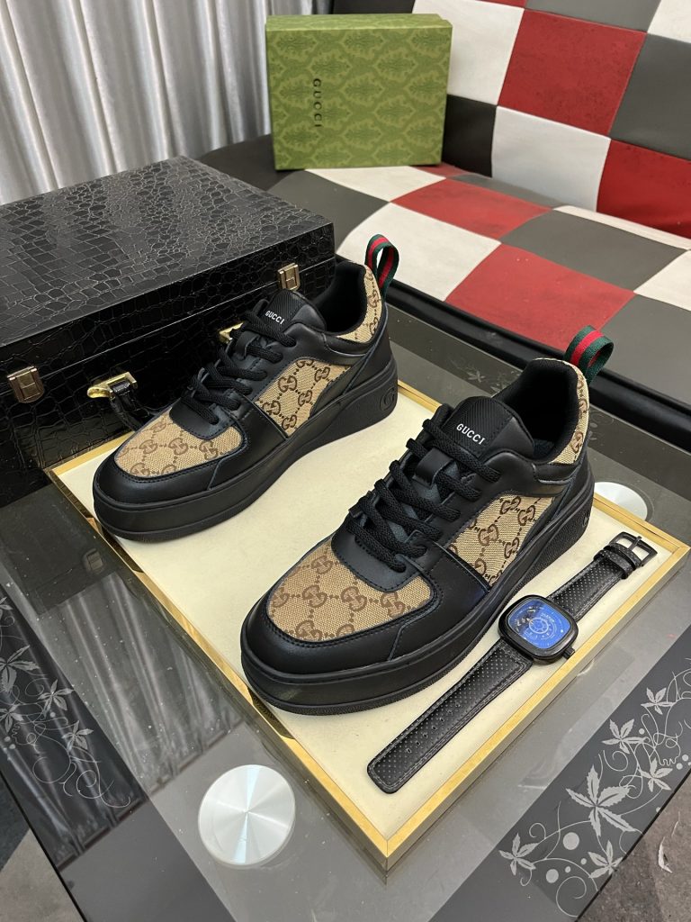 高級感のある GUCCI メンズ スニーカー ブラック ベージュ プレーンレースアップ 4色入 🍀 - 画像 2